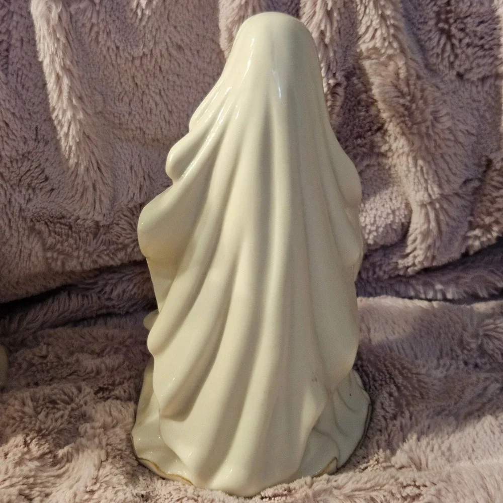 VTG‎ Ivory Porcelain Nativity Set Holy Family Joseph Mary Baby Jesus Gold Accent